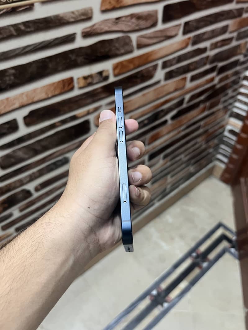 Apple iPhone 13 3