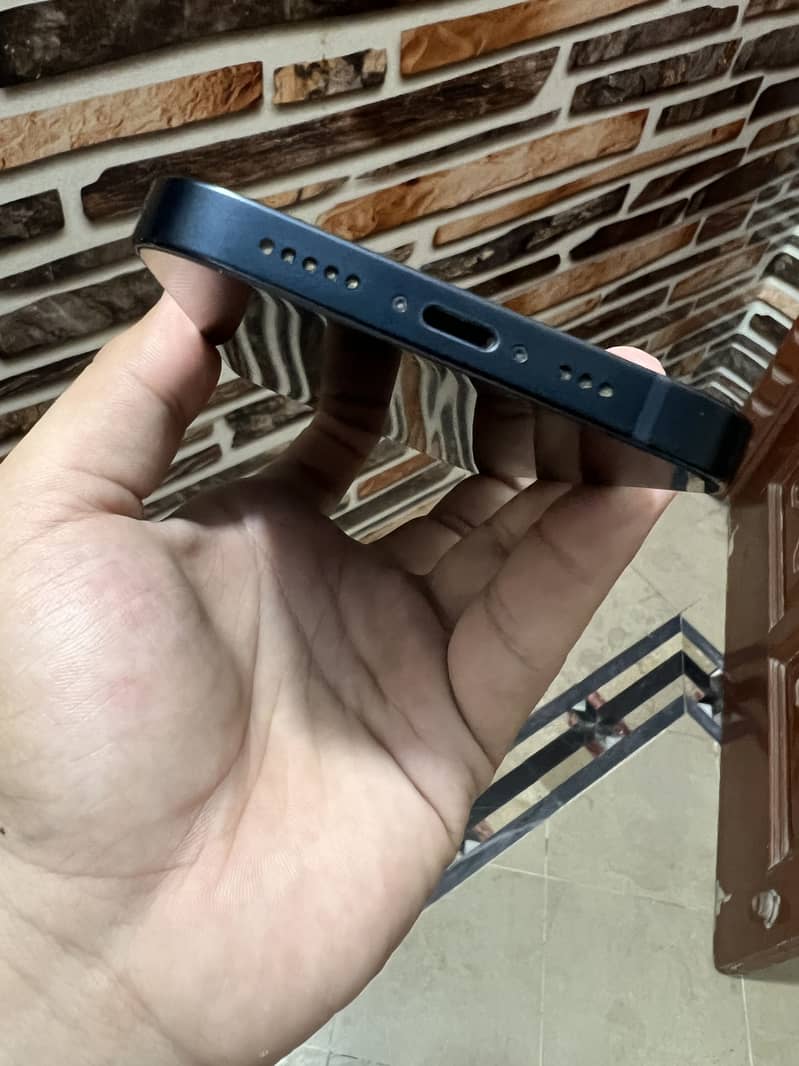 Apple iPhone 13 7