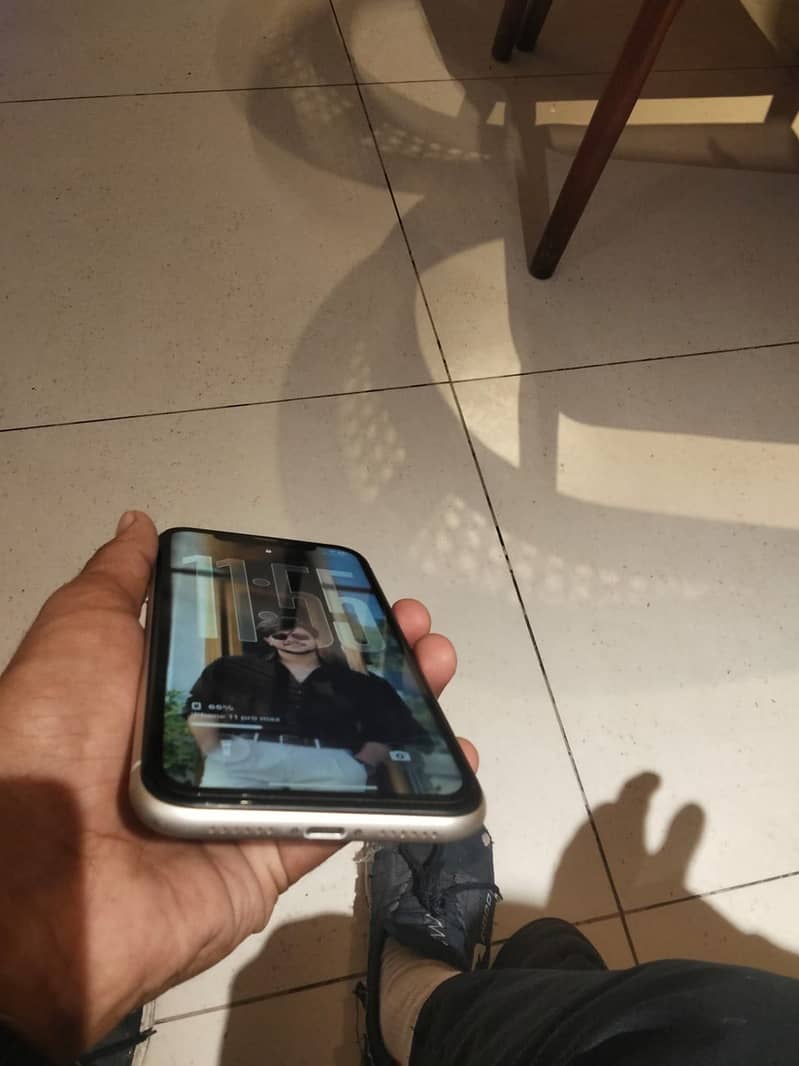Apple iPhone 11 4