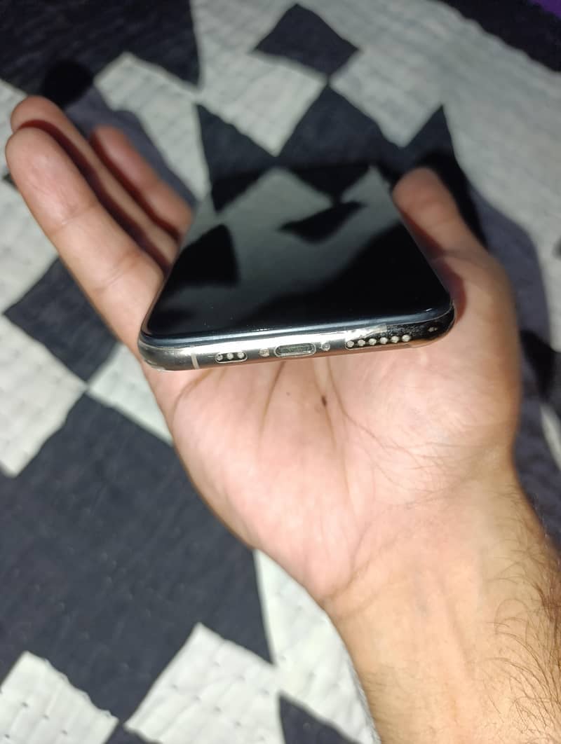 Apple iPhone XS 1