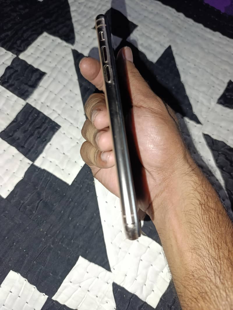 Apple iPhone XS 3
