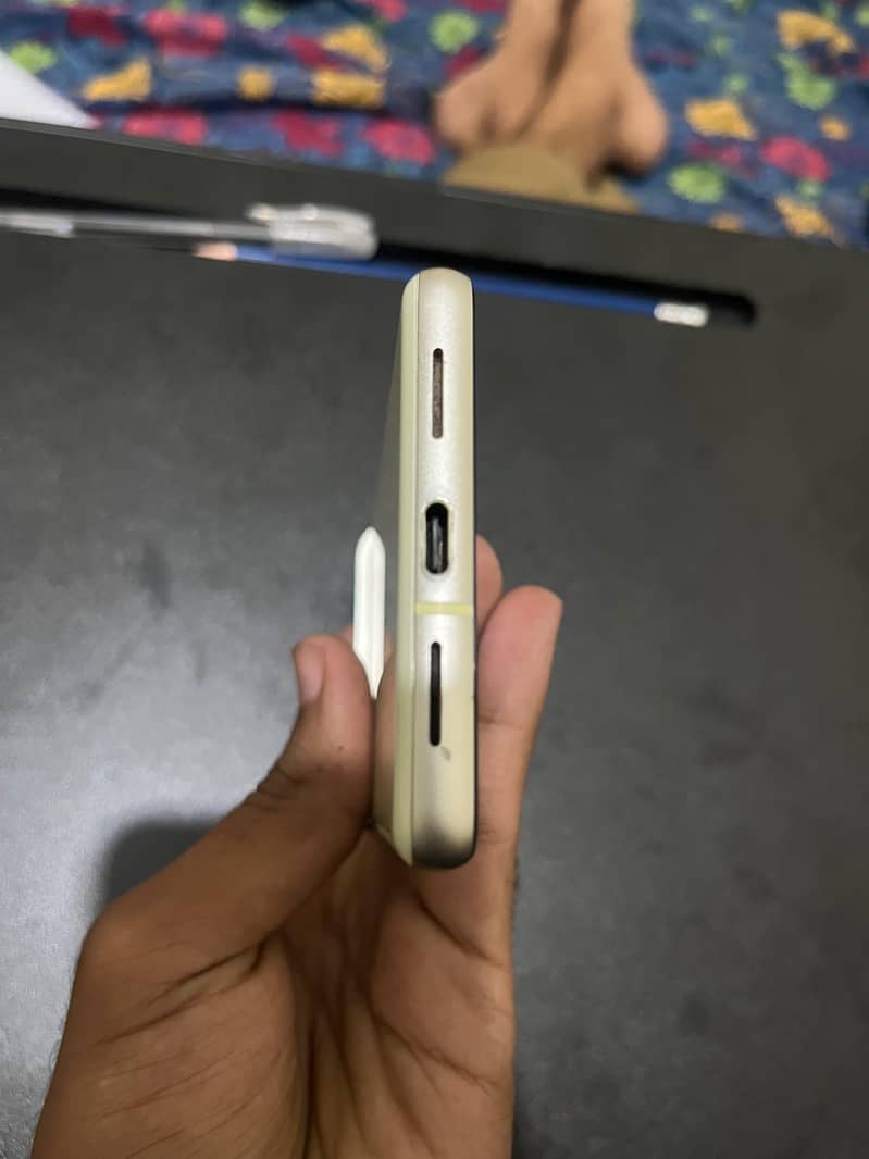 Google Pixel 7 4