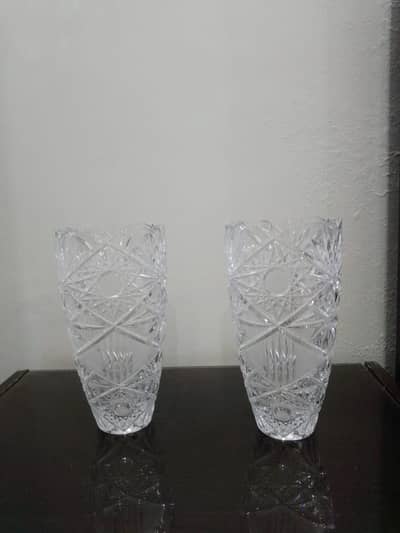Elegant Crystal-Design Glass Vases (Set of 2) – Excellent Condition