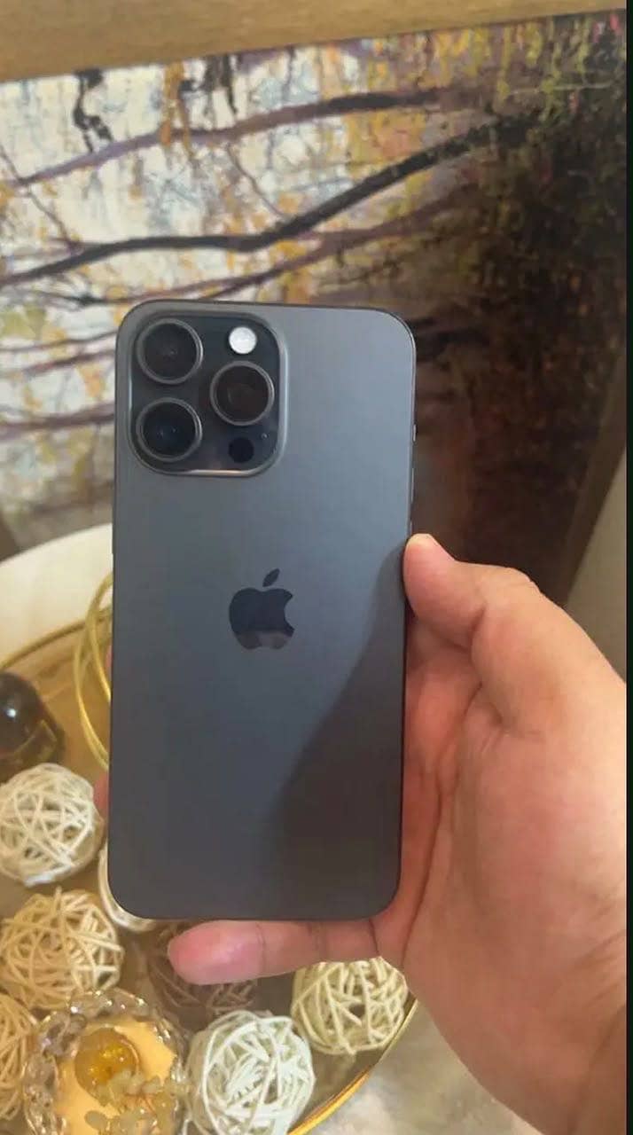 Apple iPhone 15 Pro Max 0