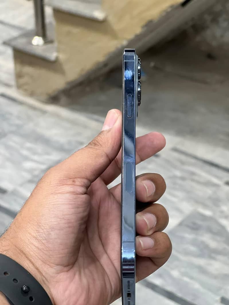 Apple iPhone 13 Pro Max 2