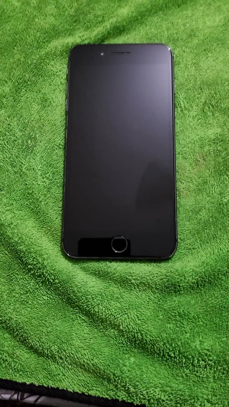 Apple iPhone 8 Plus 1