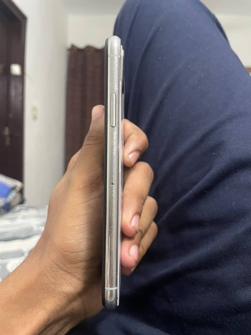 Apple iPhone X 3