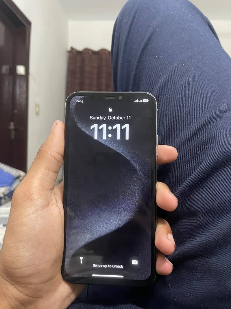 Apple iPhone X 4