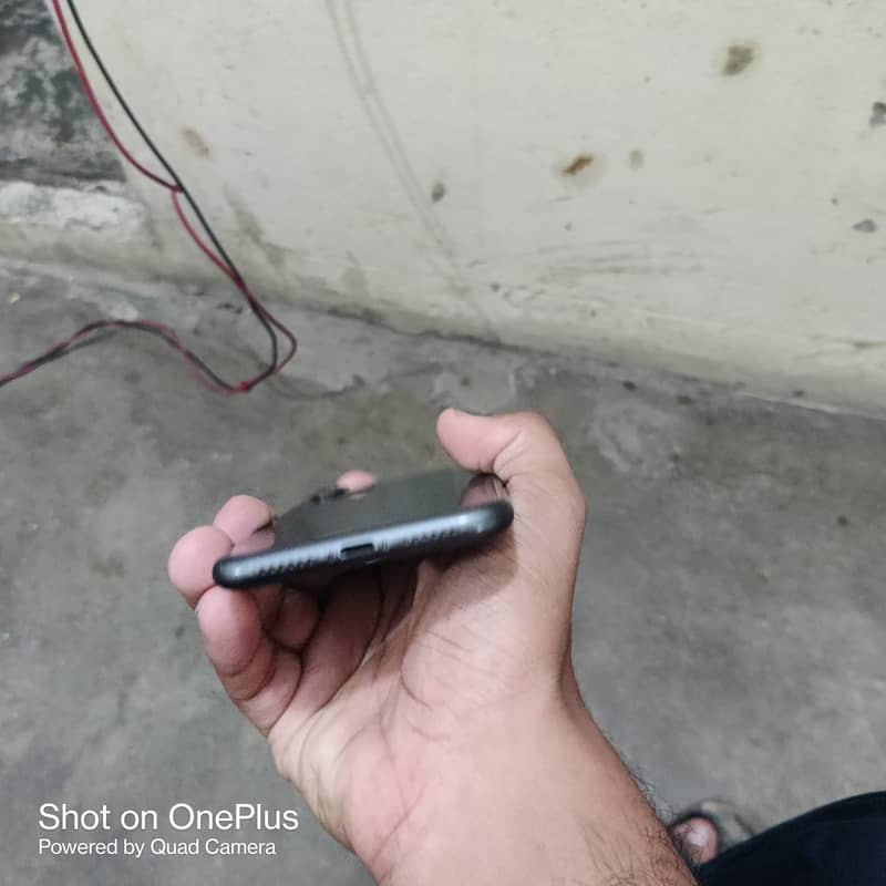 Apple iPhone 11 4