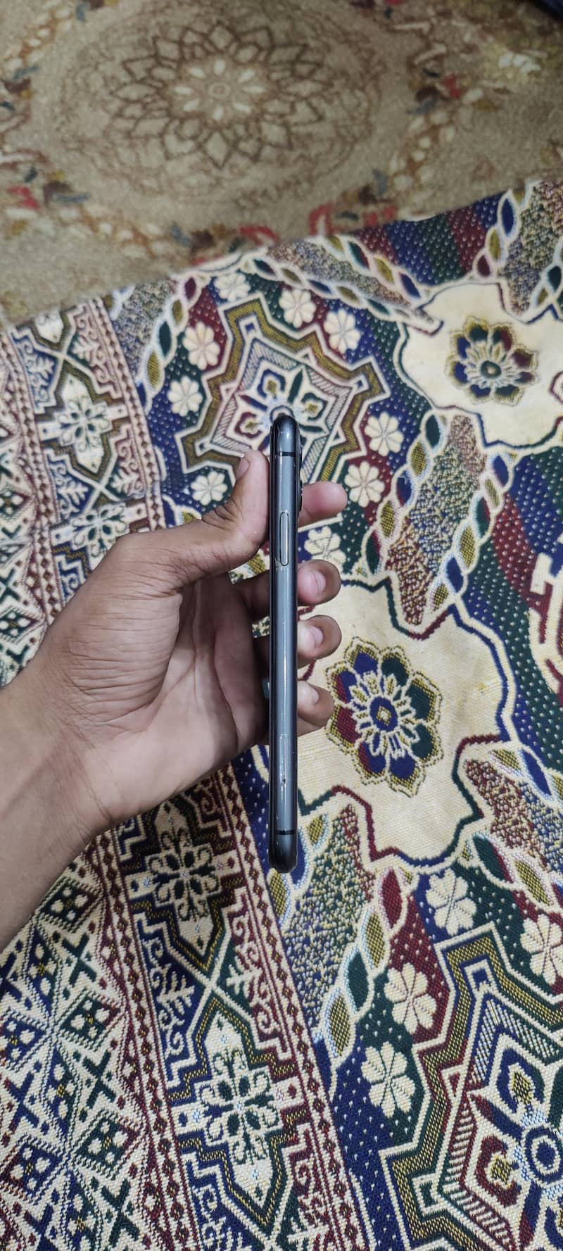 Apple iPhone 11 3