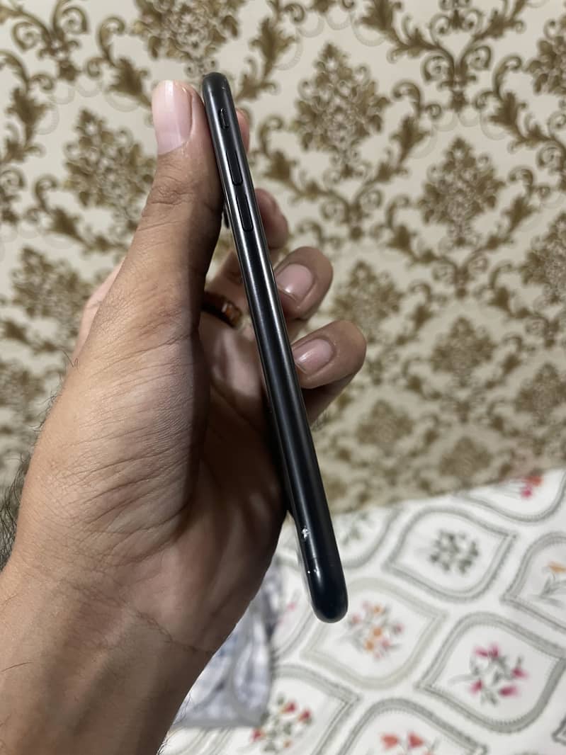 Apple iPhone SE 2nd generation 5