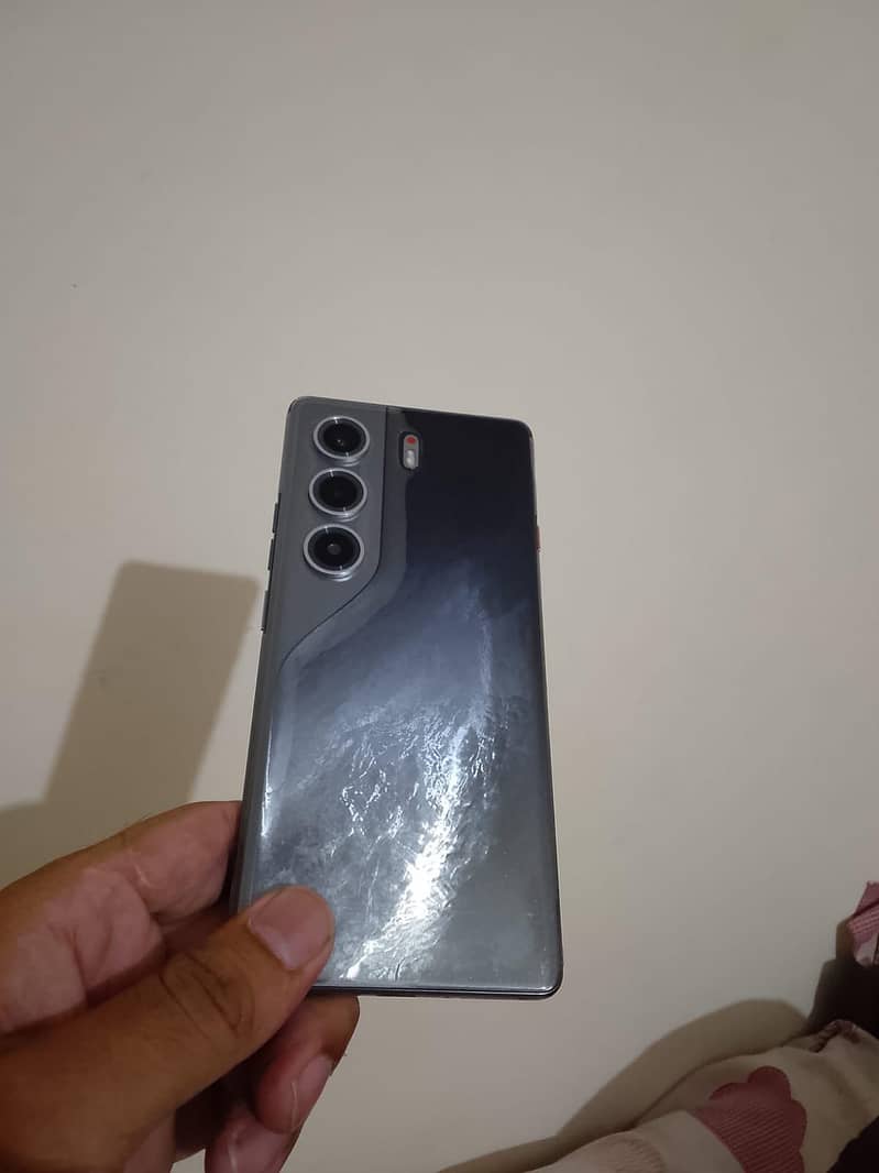 Tecno CAMON 40 Pro 0