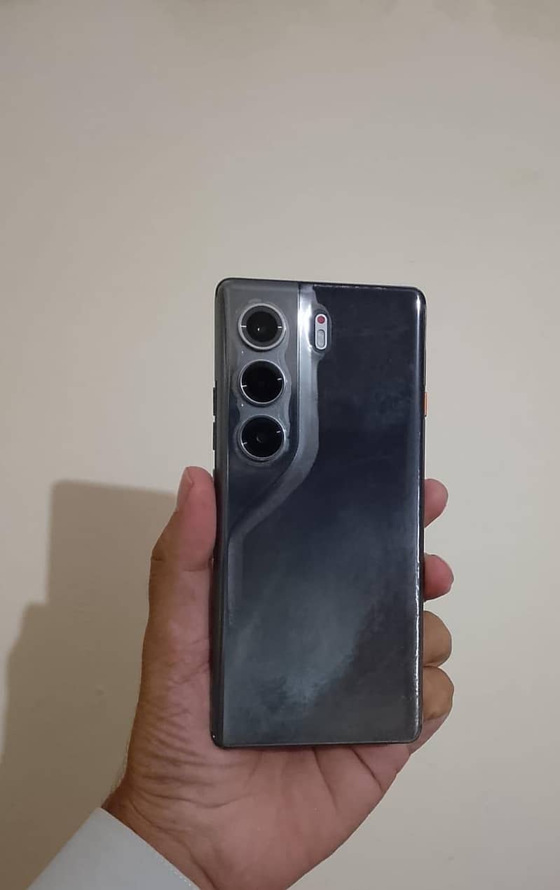 Tecno CAMON 40 Pro 1