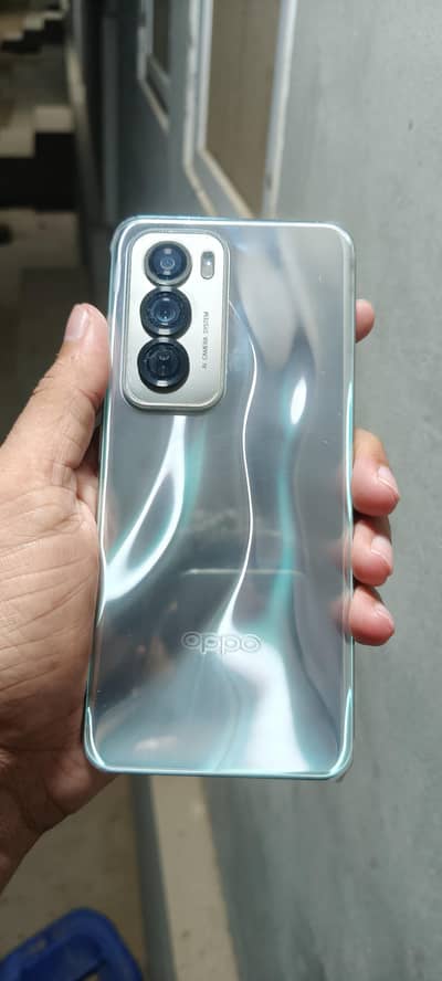 OPPO Reno12