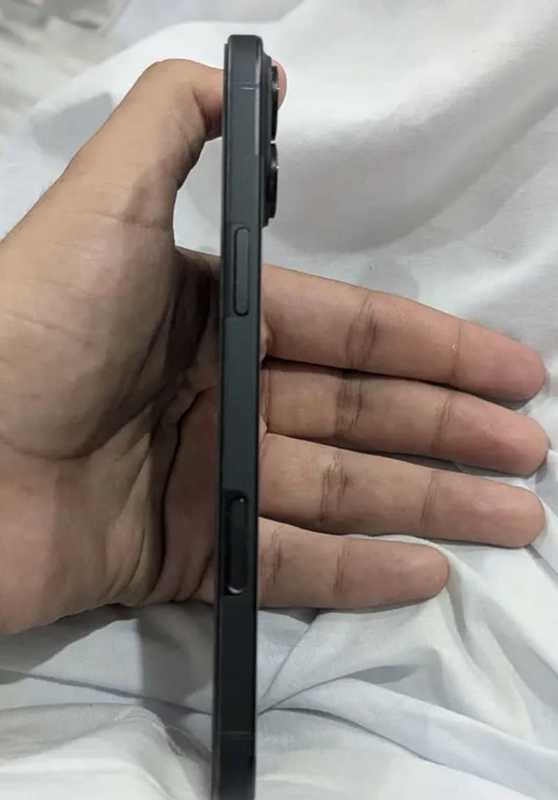 Apple iPhone 16 Plus 1