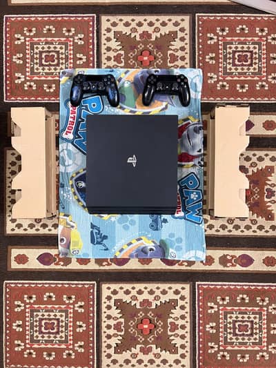 Ps4 Pro 1TB in immaculate condition