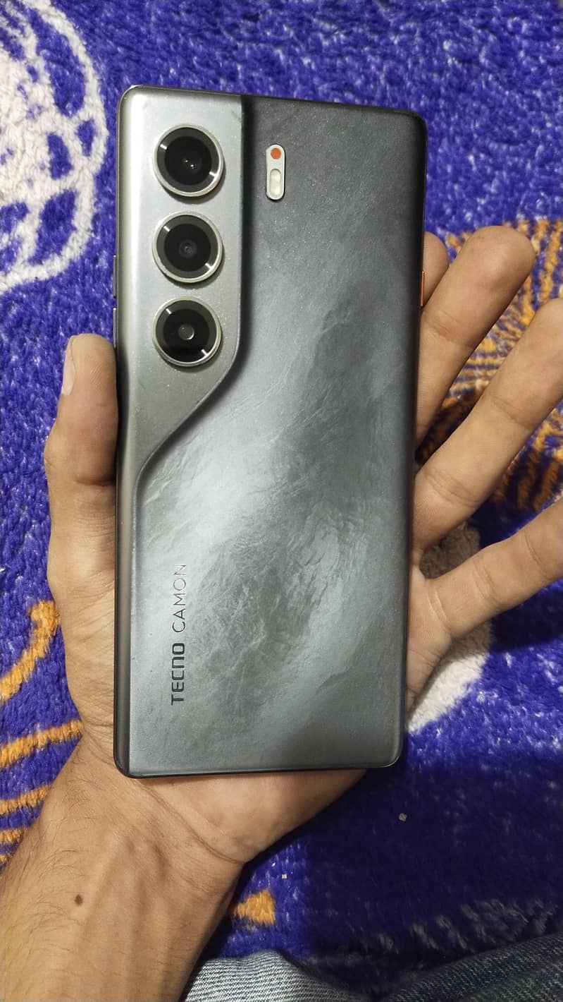 Tecno CAMON 40 Pro 1