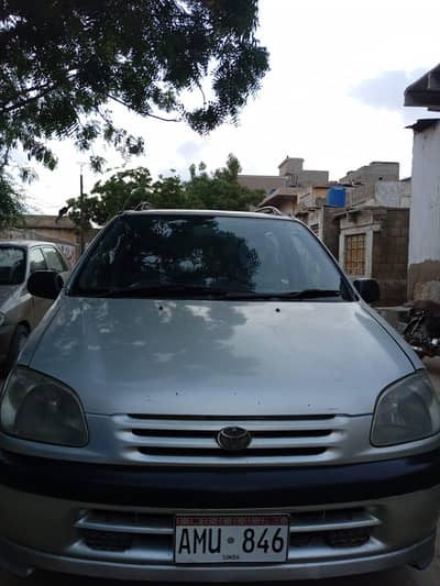 Toyota Raum 1997