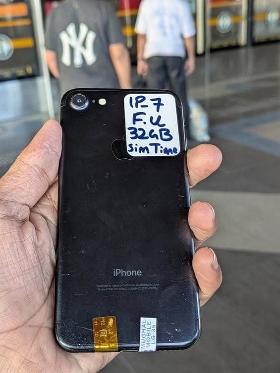 Apple iPhone 7 0