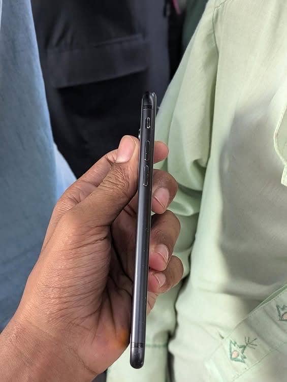 Apple iPhone 7 2