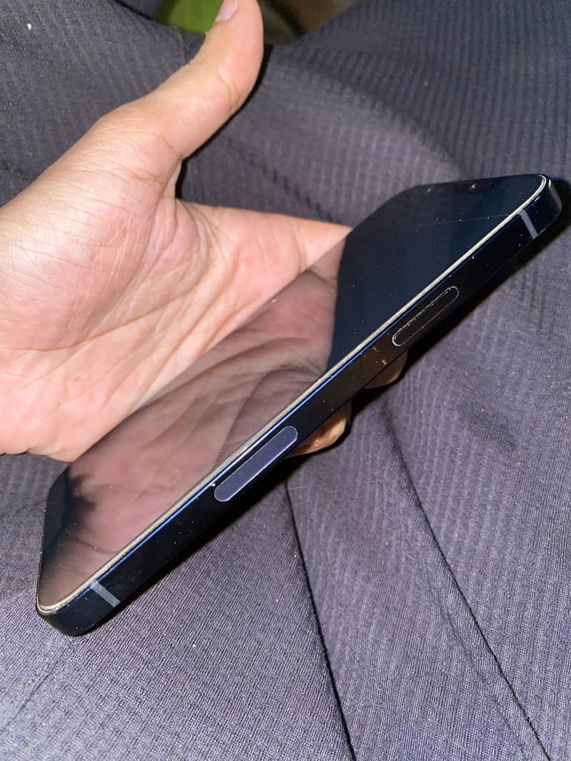 Apple iPhone 12 4