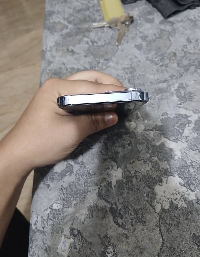Apple iPhone 13 Pro Max 2