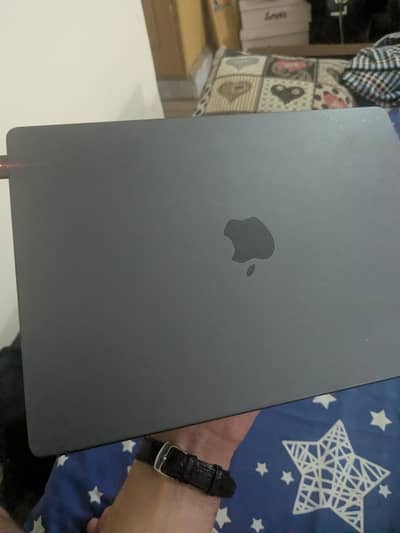 MacBook pro M5 24 Gb Ram / 1 TB HD under warranty