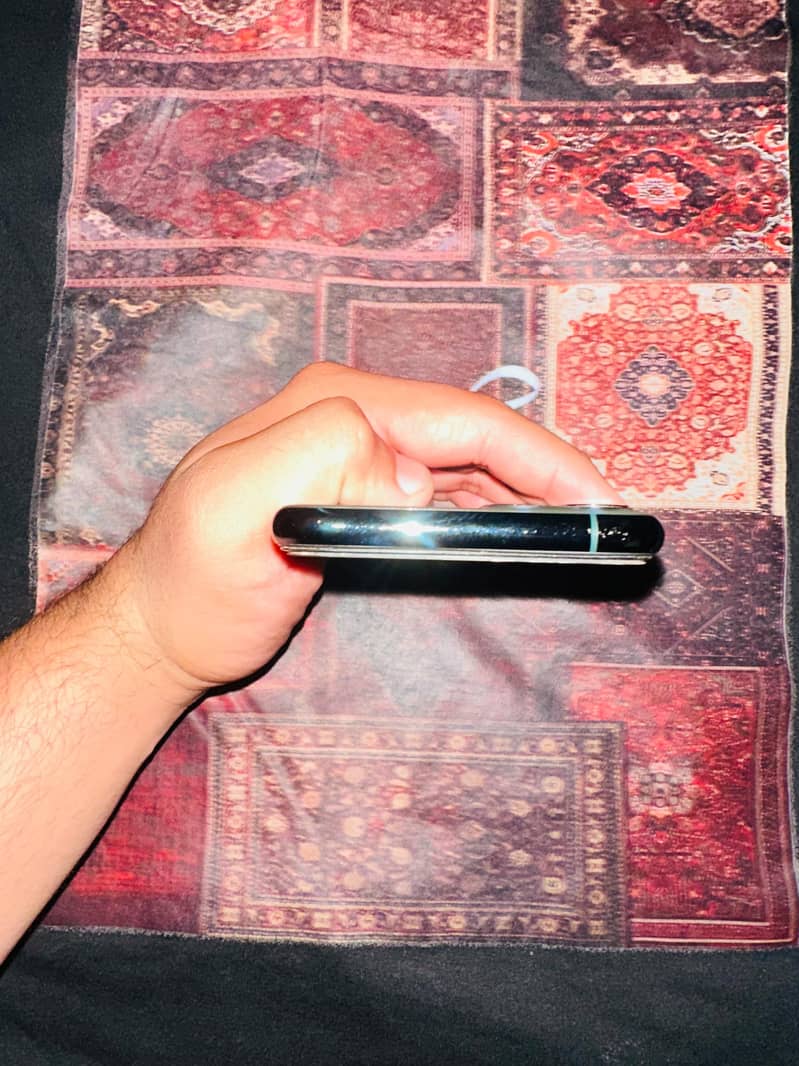 Apple iPhone 11 Pro 4