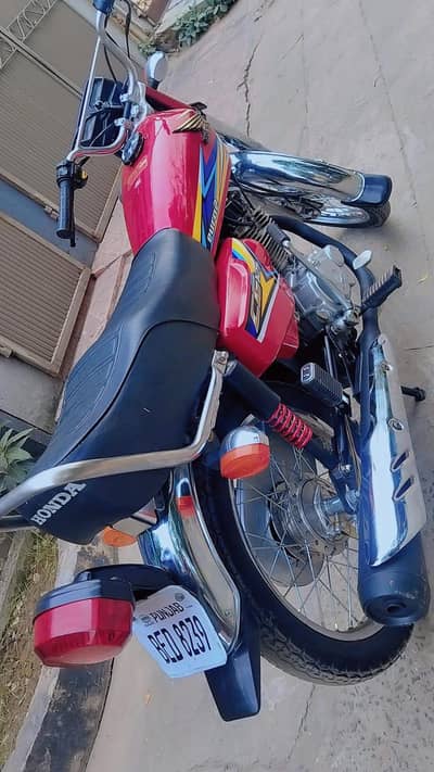 Honda 125 2018 by 19