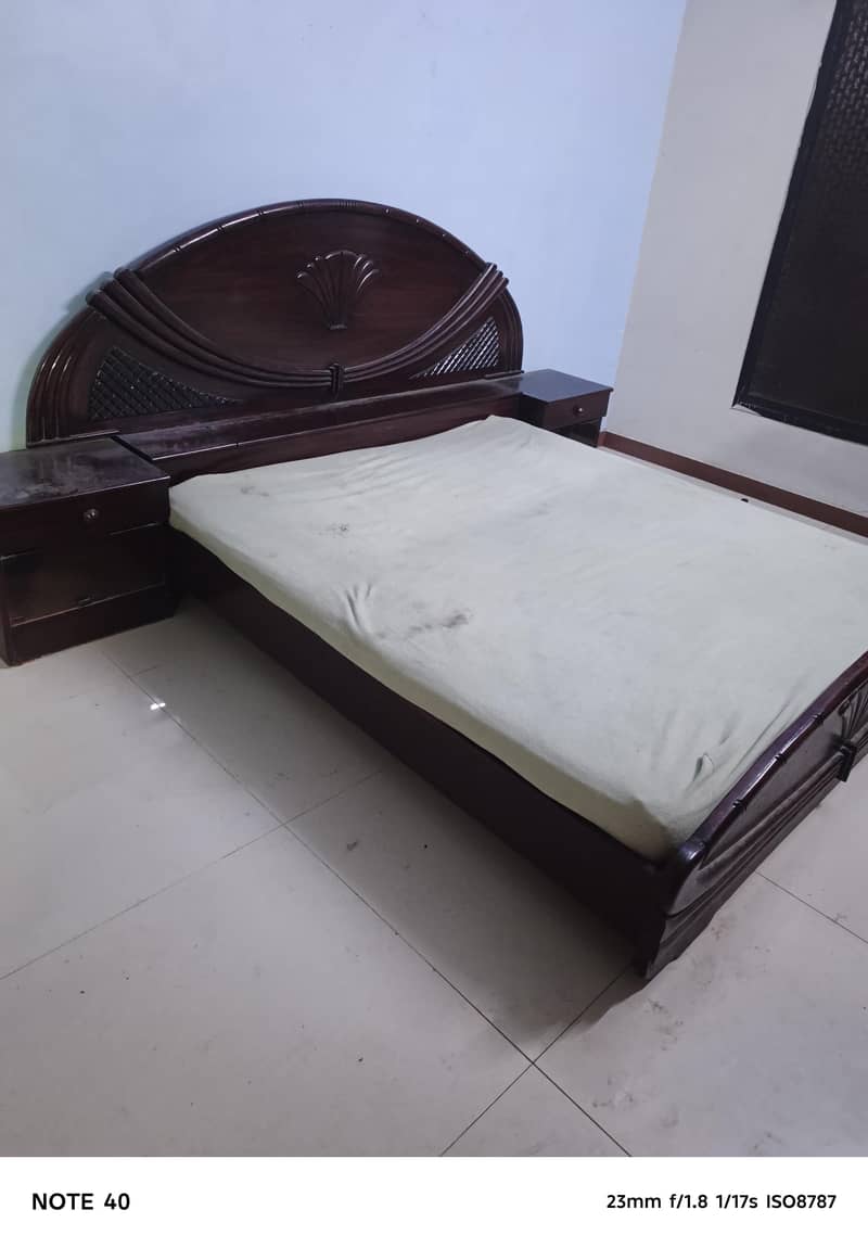 Bed/side table/Dressing table 0