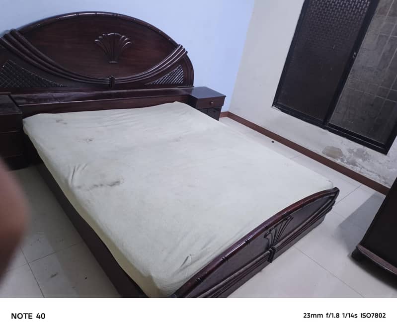 Bed/side table/Dressing table 1