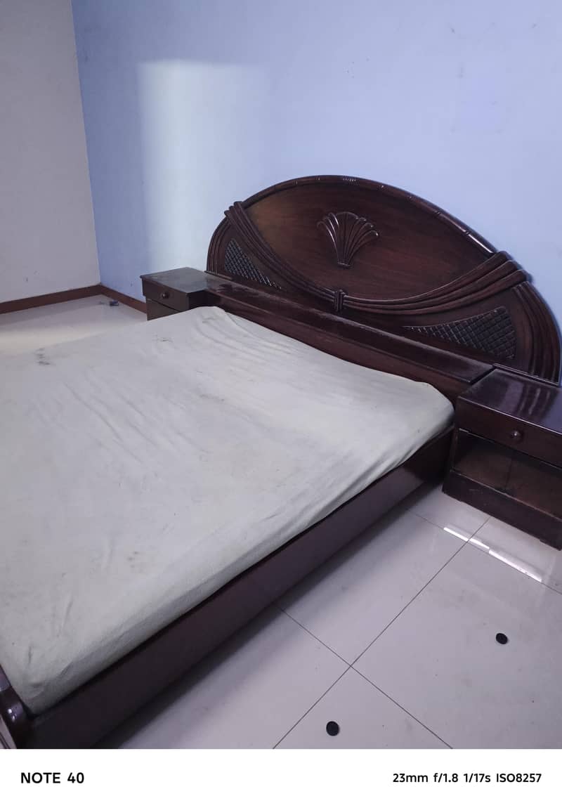 Bed/side table/Dressing table 2