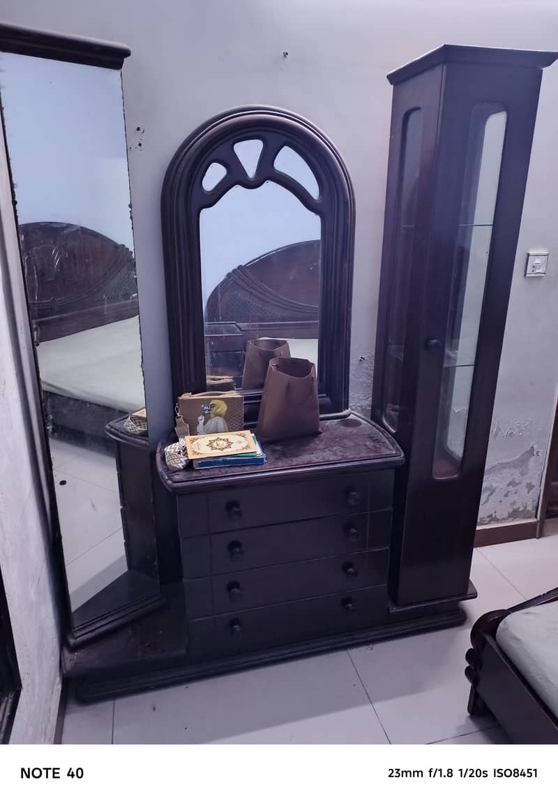 Bed/side table/Dressing table 3