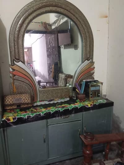 Full size dressing table