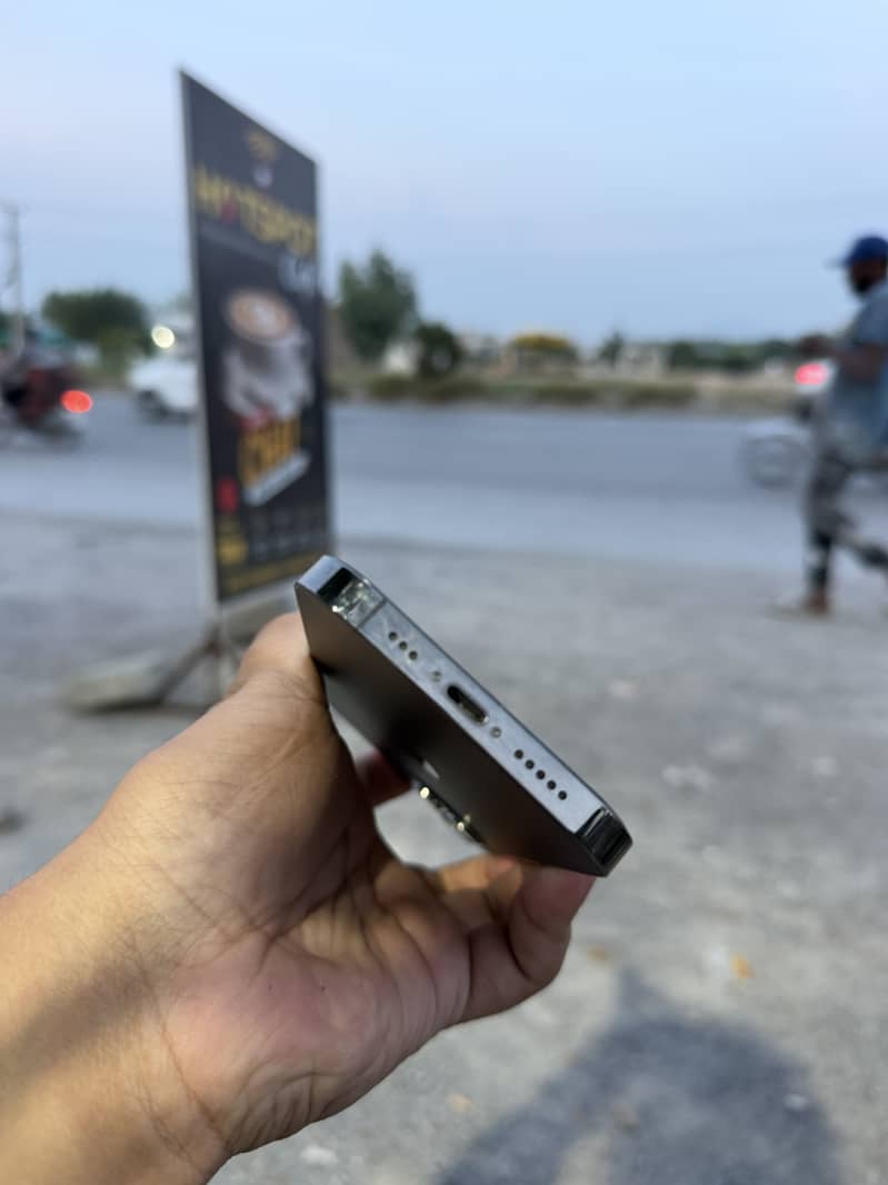 iPhone 12 Pro 4