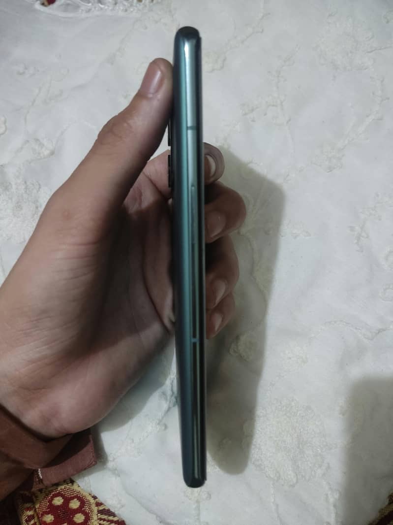 One Plus 10 Pro 4
