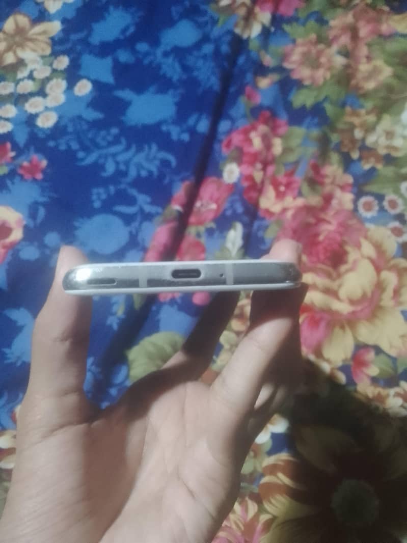 Sharp Aquos R2 1