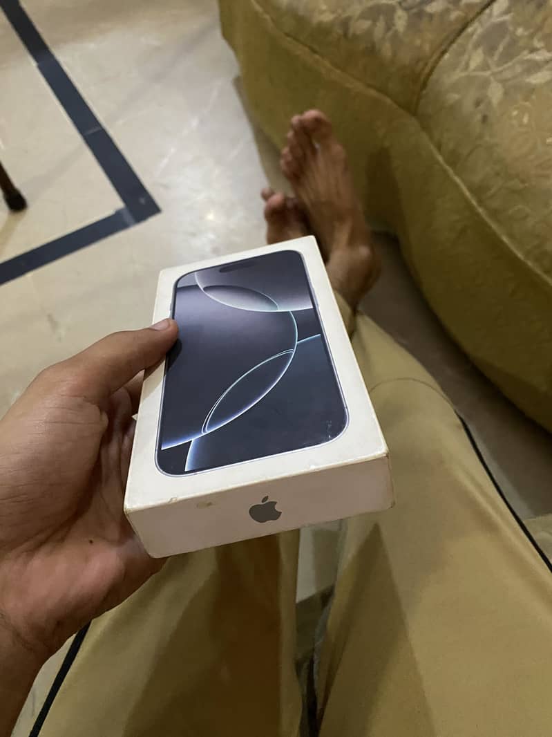 iPhone 16 pro 0