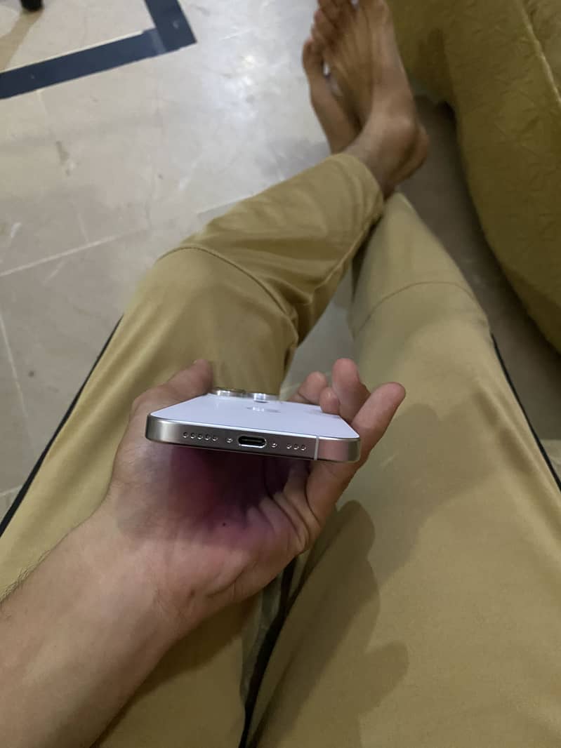 iPhone 16 pro 1