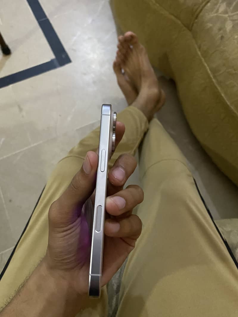 iPhone 16 pro 2