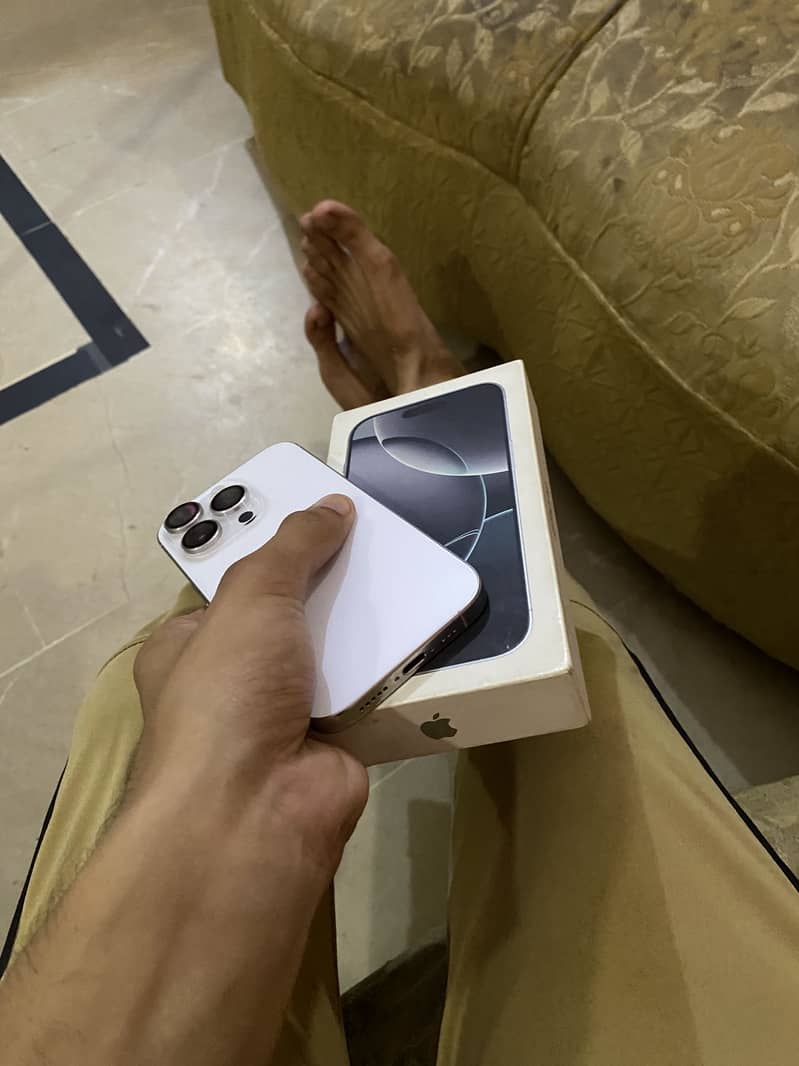 iPhone 16 pro 3