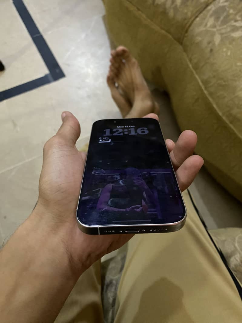 iPhone 16 pro 4