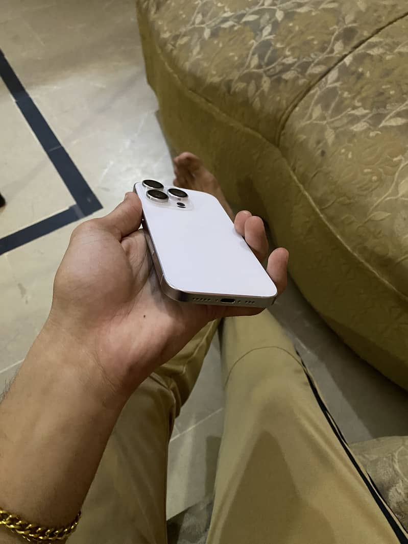 iPhone 16 pro 6