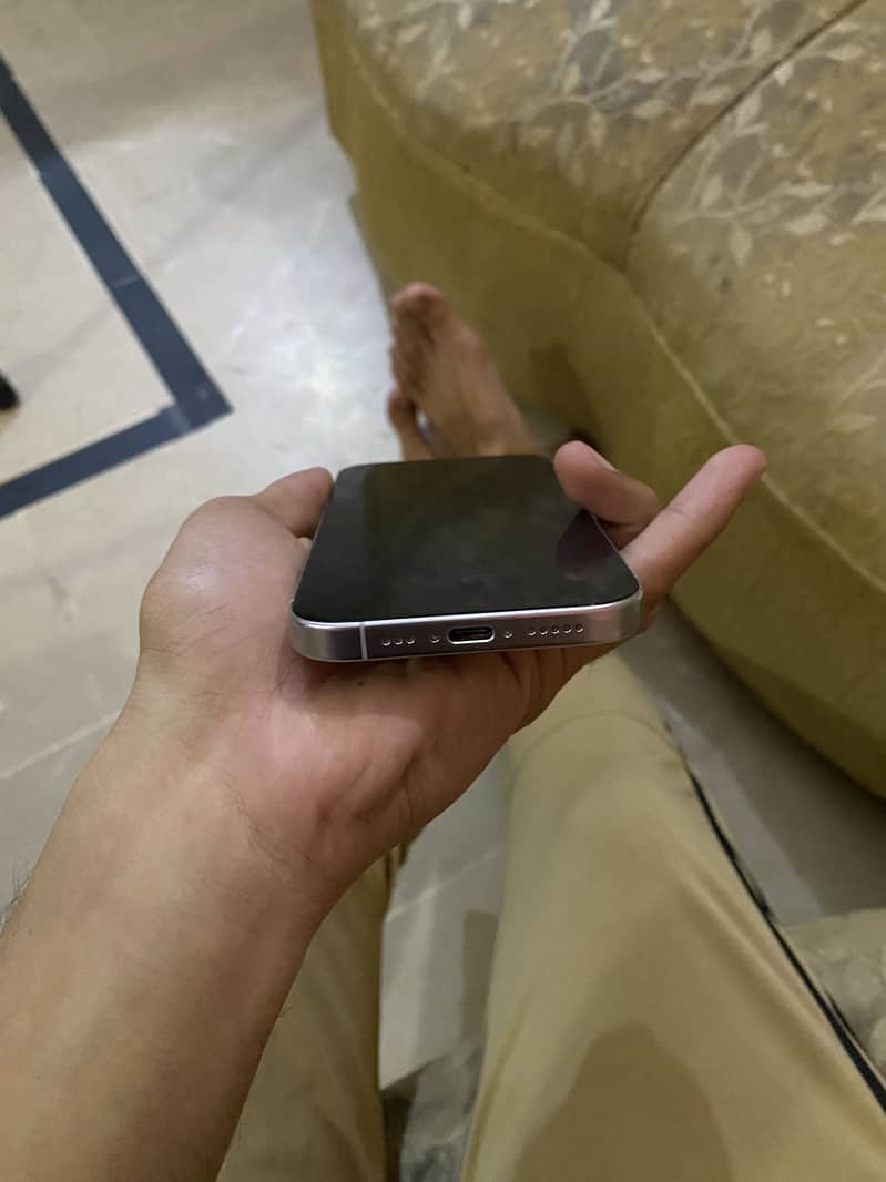 iPhone 16 pro 8