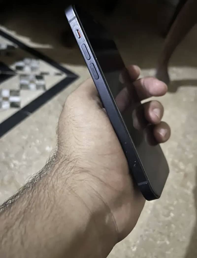 Apple iPhone 12 3