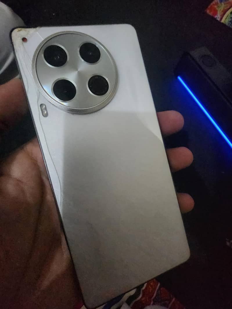 Tecno CAMON 30 1
