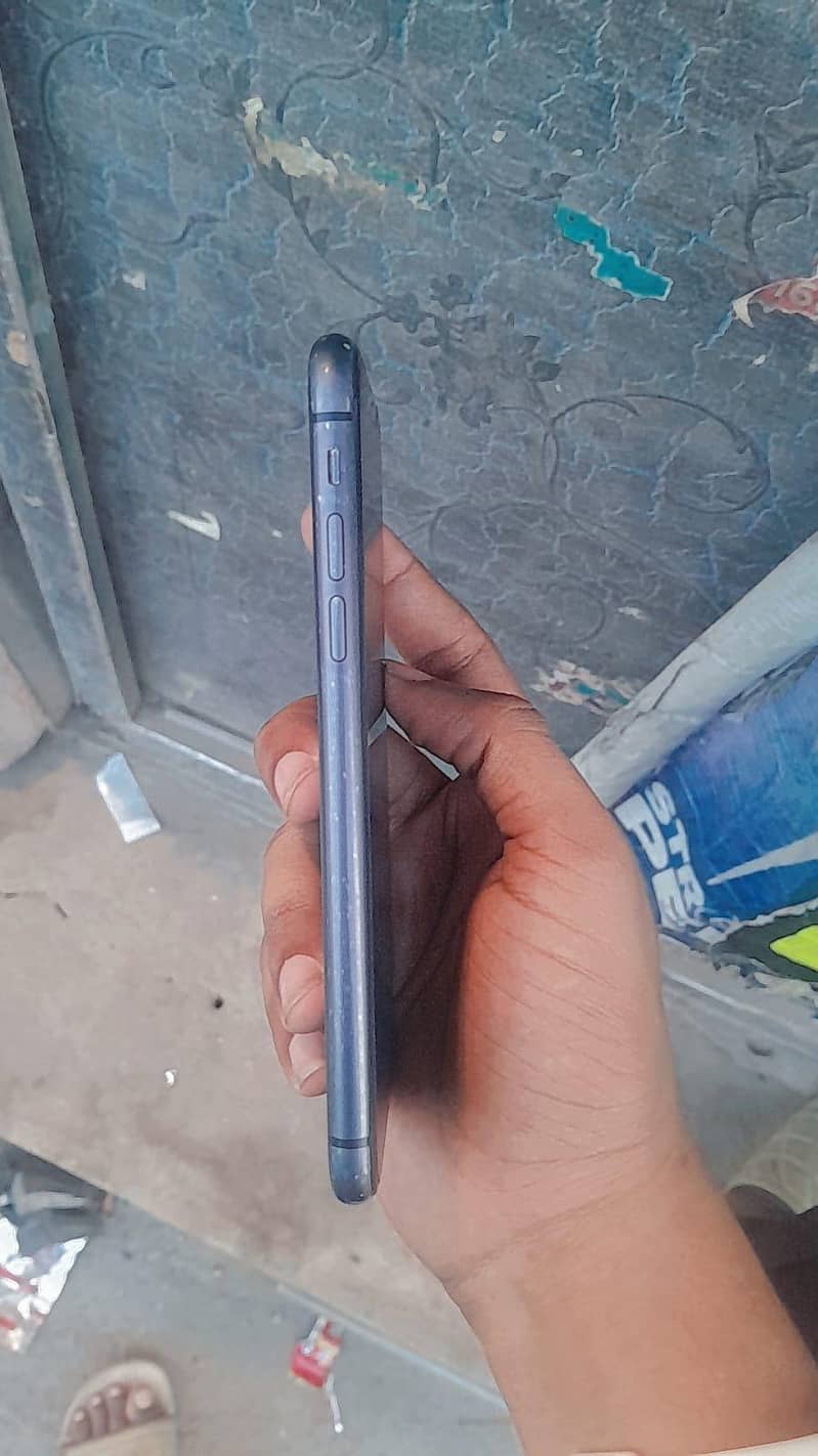 Apple iPhone 11 3