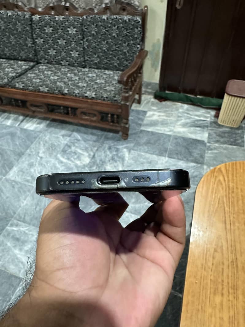 Apple iPhone 15 Pro 4