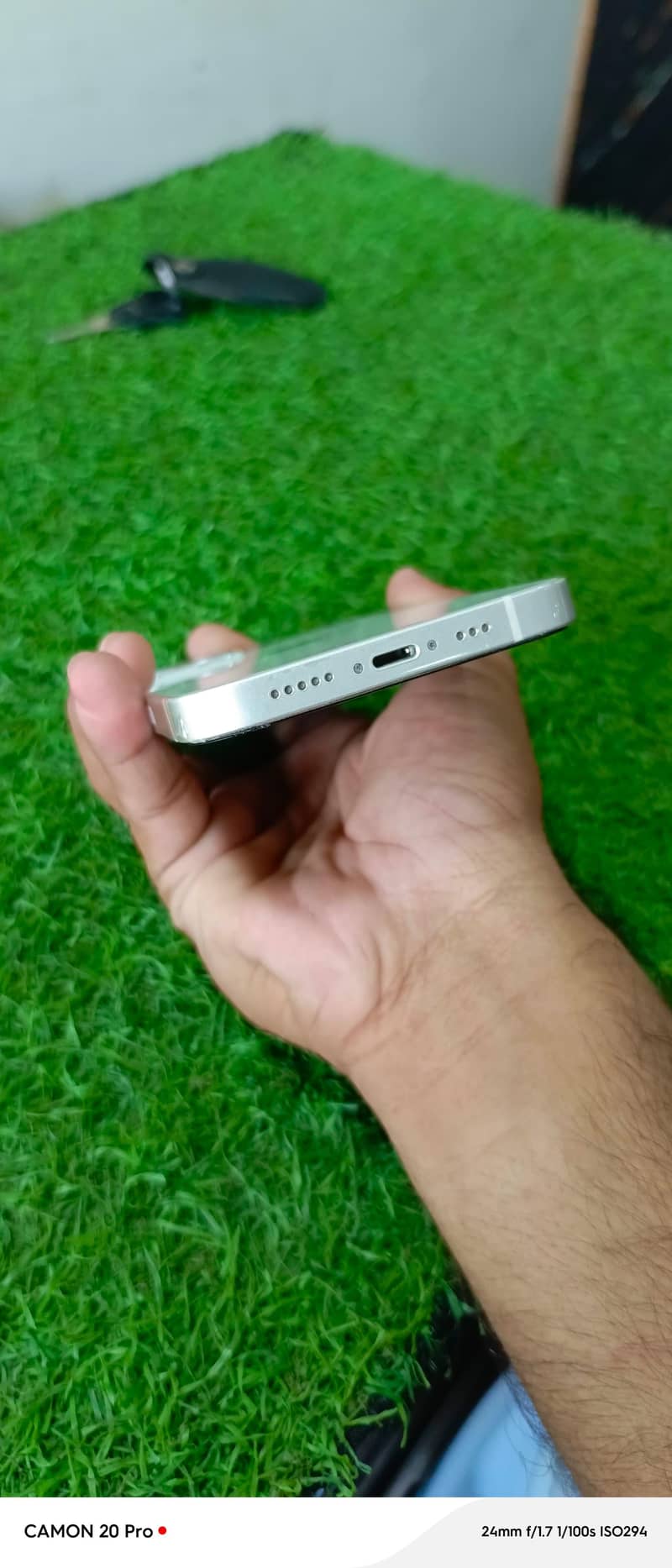 Apple iPhone 13 4