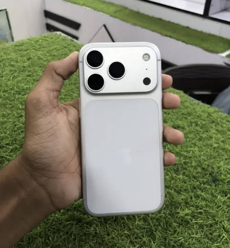 Apple iPhone 17 Pro 1